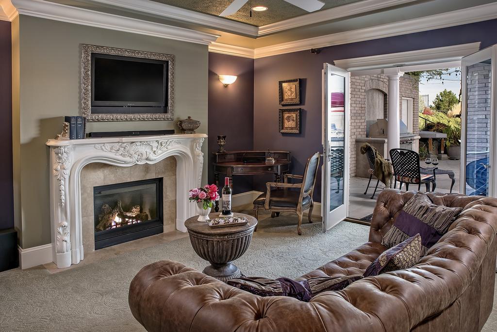 Cameo Heights Mansion And The Vine Fine Dining Restaurant Bed & Breakfast Touchet Екстериор снимка