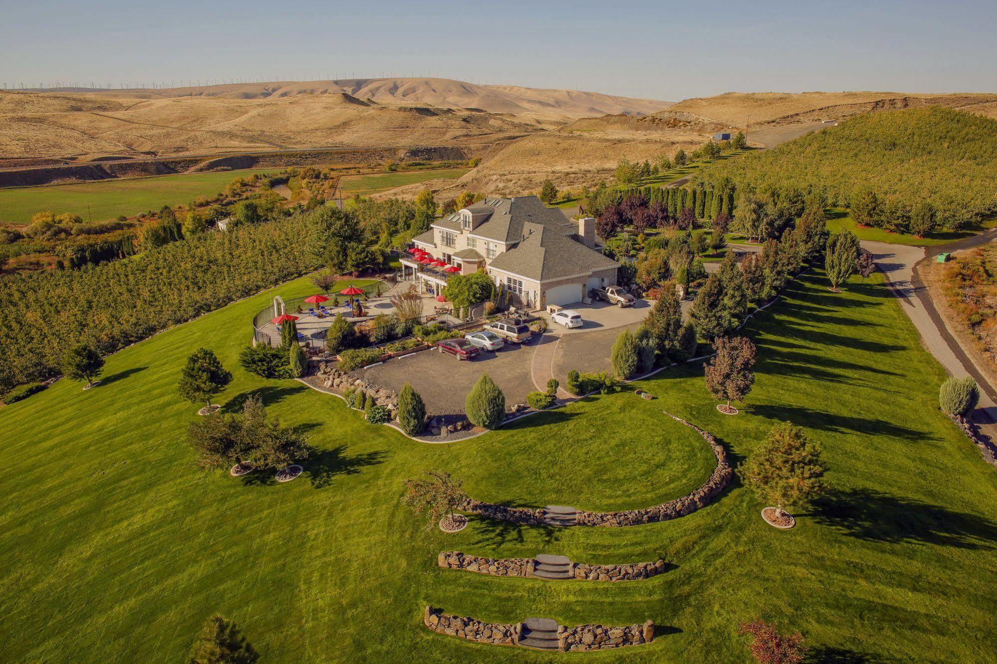 Cameo Heights Mansion And The Vine Fine Dining Restaurant Bed & Breakfast Touchet Екстериор снимка