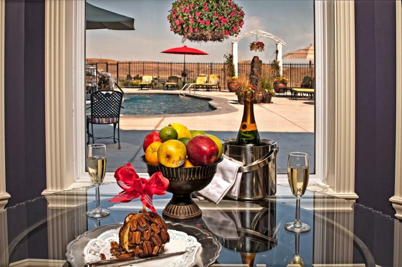 Cameo Heights Mansion And The Vine Fine Dining Restaurant Bed & Breakfast Touchet Екстериор снимка