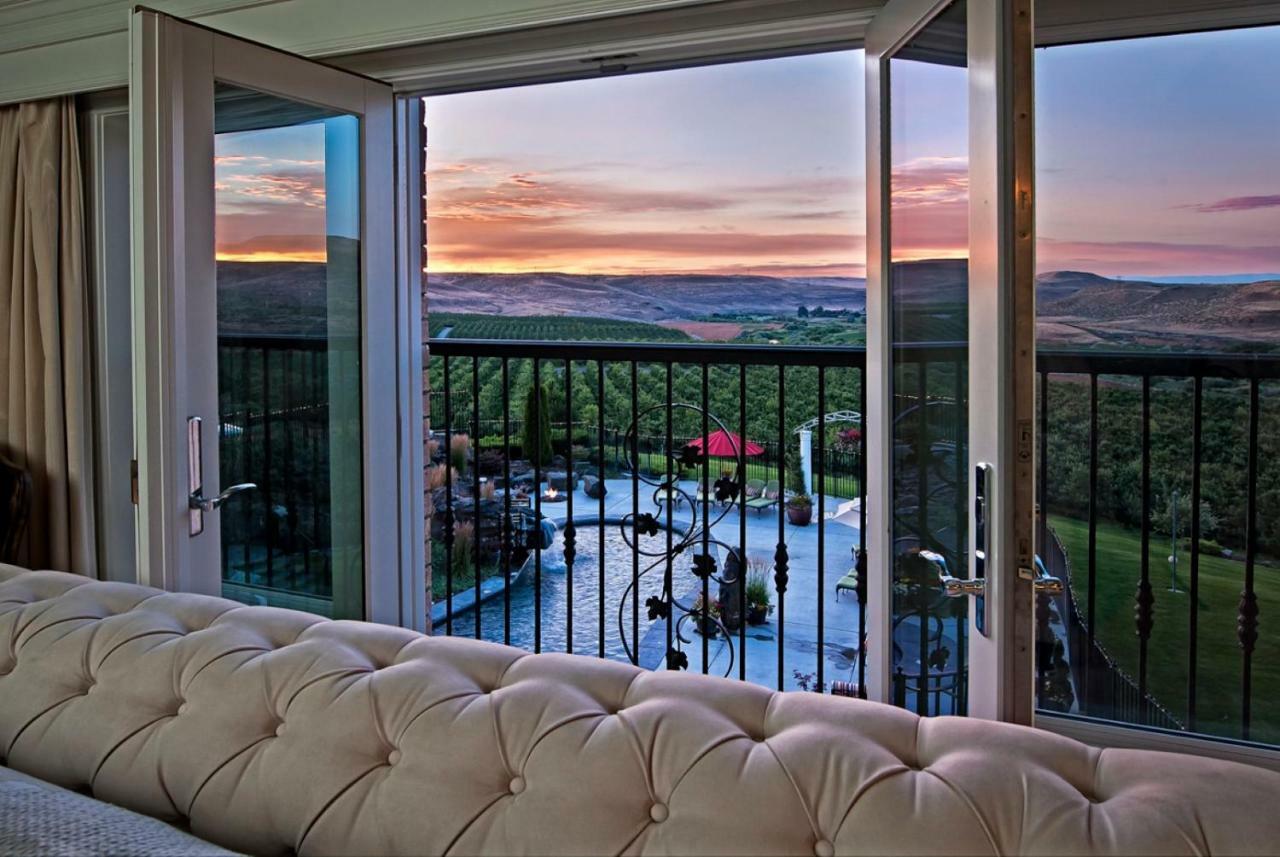 Cameo Heights Mansion And The Vine Fine Dining Restaurant Bed & Breakfast Touchet Екстериор снимка