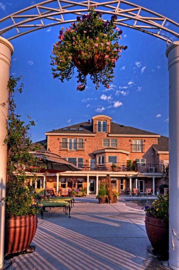 Cameo Heights Mansion And The Vine Fine Dining Restaurant Bed & Breakfast Touchet Екстериор снимка