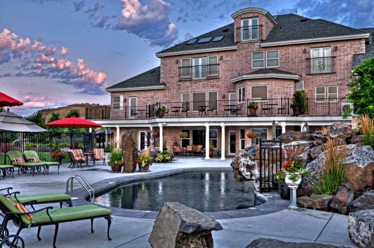 Cameo Heights Mansion And The Vine Fine Dining Restaurant Bed & Breakfast Touchet Екстериор снимка